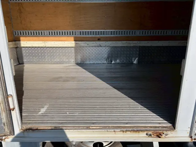 いすゞ エルフ 2RG-NPR88N(2WD)の写真9