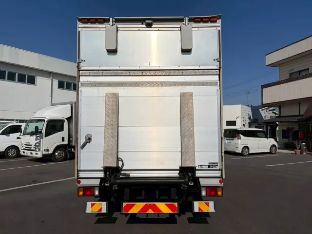 いすゞ エルフ 2RG-NPR88N(2WD)の写真11