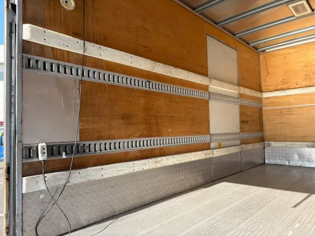 いすゞ エルフ 2RG-NPR88N(2WD)の写真13