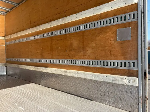 いすゞ エルフ 2RG-NPR88N(2WD)の写真14