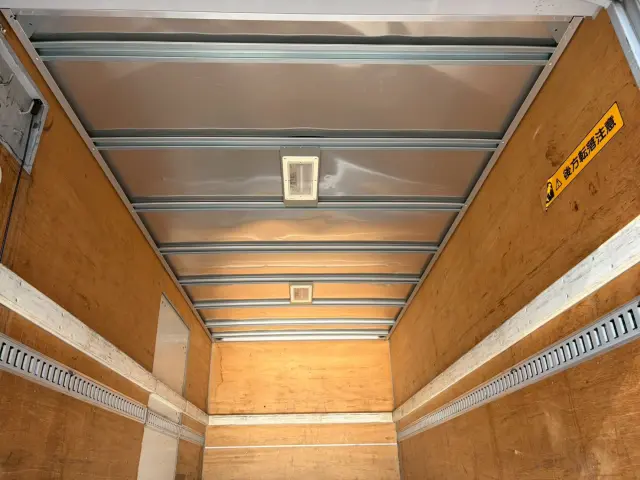 いすゞ エルフ 2RG-NPR88N(2WD)の写真15