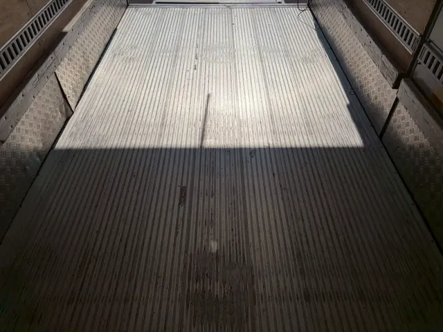 いすゞ エルフ 2RG-NPR88N(2WD)の写真16