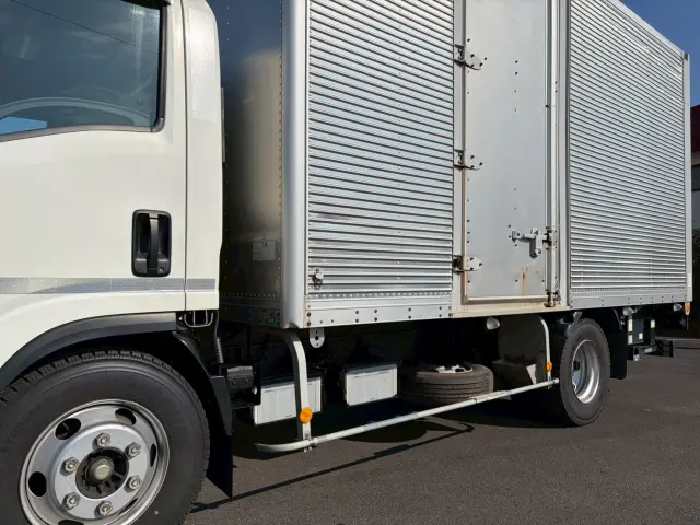 いすゞ エルフ 2RG-NPR88N(2WD)の写真18