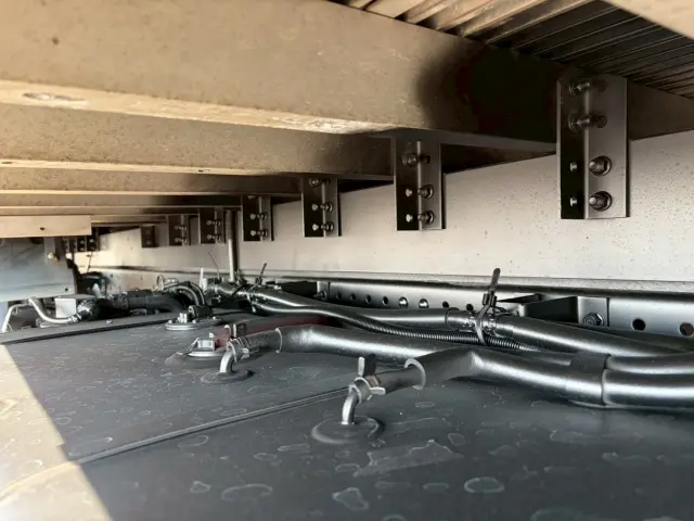 いすゞ エルフ 2RG-NPR88N(2WD)の写真28