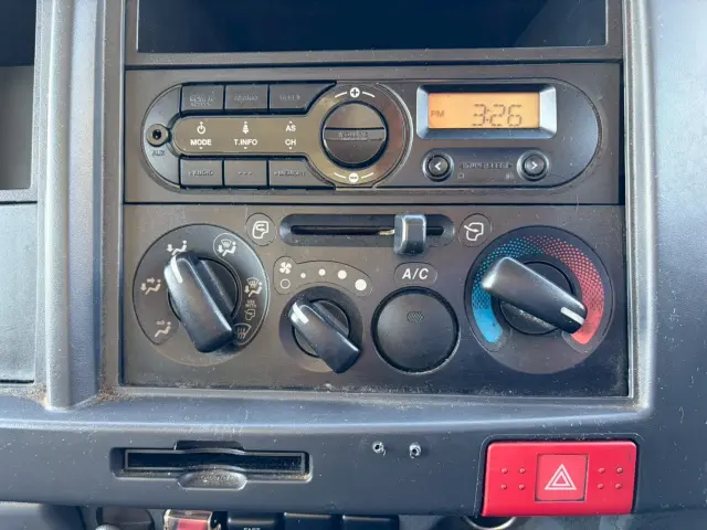 いすゞ エルフ 2RG-NPR88N(2WD)の写真44