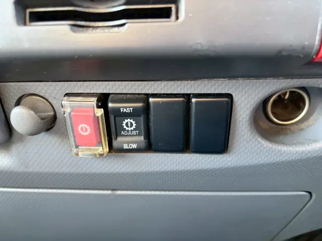 いすゞ エルフ 2RG-NPR88N(2WD)の写真45