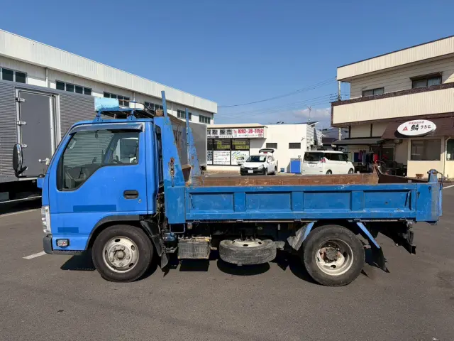 いすゞ エルフ BKG-NKR85AD(2WD)の写真8