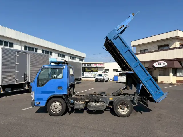 いすゞ エルフ BKG-NKR85AD(2WD)の写真9