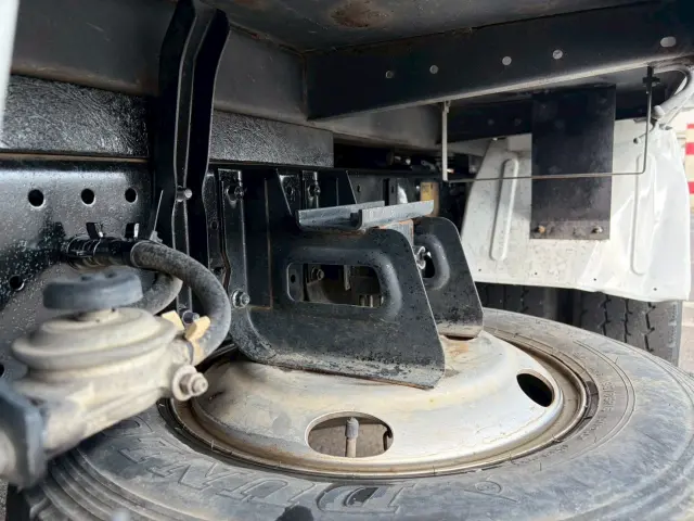 いすゞ エルフ BKG-NKR85AD(2WD)の写真16