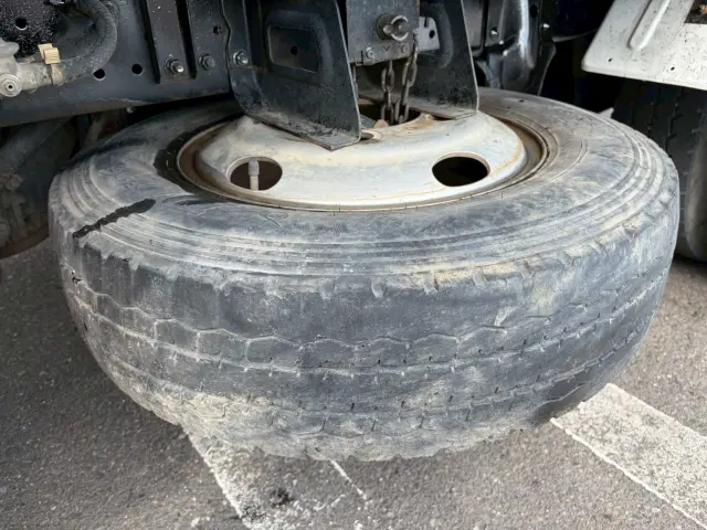 いすゞ エルフ BKG-NKR85AD(2WD)の写真18