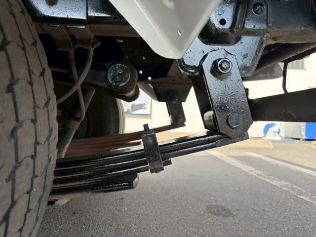 いすゞ エルフ BKG-NKR85AD(2WD)の写真20