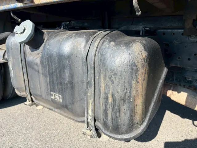 いすゞ エルフ BKG-NKR85AD(2WD)の写真24