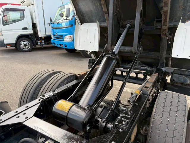 いすゞ エルフ BKG-NKR85AD(2WD)の写真27