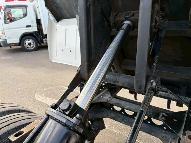 いすゞ エルフ BKG-NKR85AD(2WD)の写真28