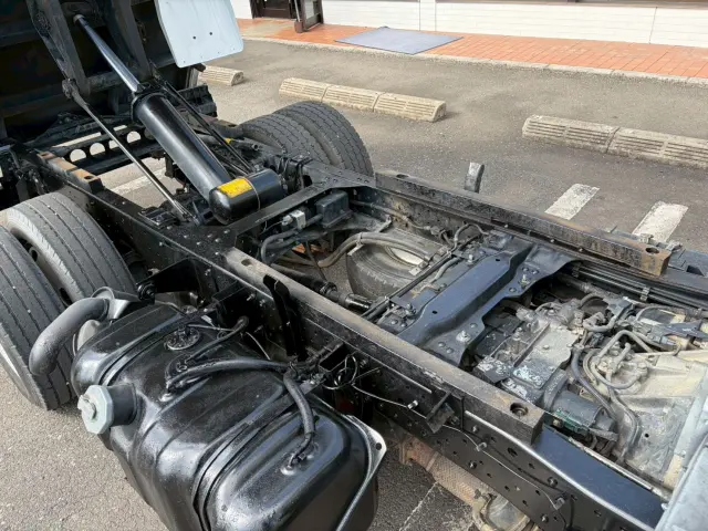 いすゞ エルフ BKG-NKR85AD(2WD)の写真30