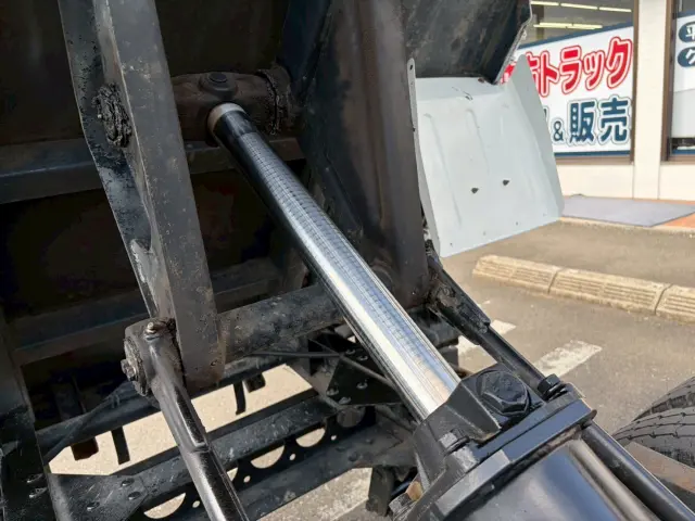 いすゞ エルフ BKG-NKR85AD(2WD)の写真32