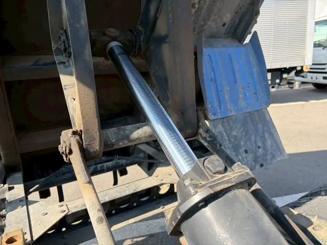 いすゞ エルフ BKG-NKR85AD(2WD)の写真33