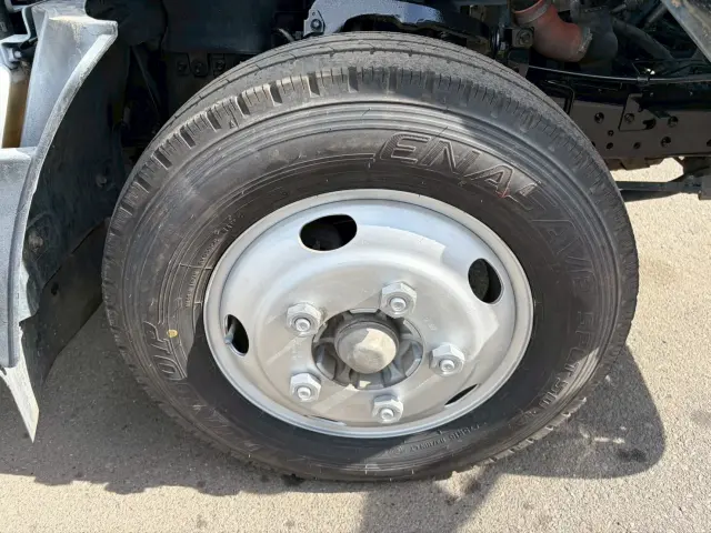 いすゞ エルフ BKG-NKR85AD(2WD)の写真39