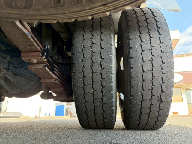 いすゞ エルフ BKG-NKR85AD(2WD)の写真40