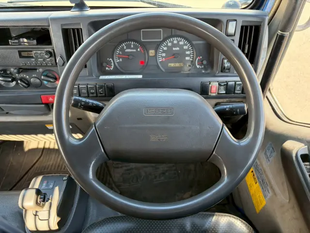 いすゞ エルフ BKG-NKR85AD(2WD)の写真43