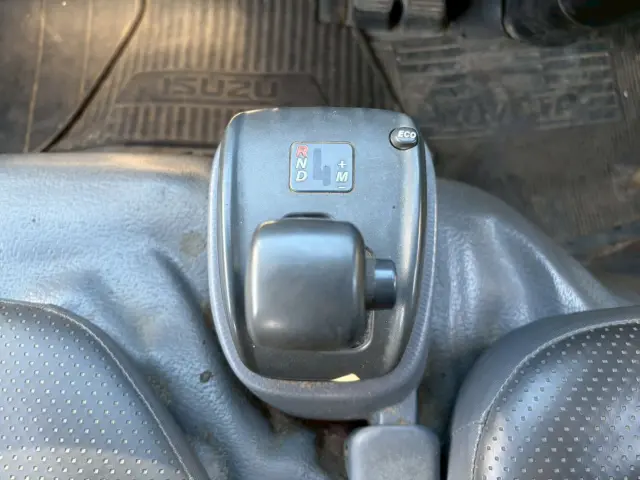 いすゞ エルフ BKG-NKR85AD(2WD)の写真45