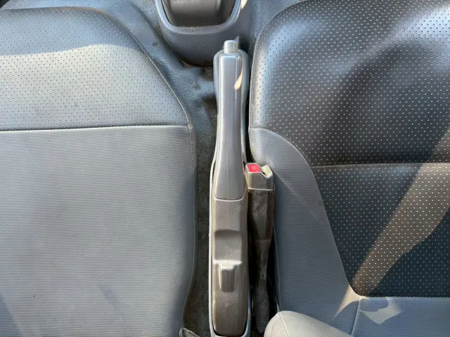 いすゞ エルフ BKG-NKR85AD(2WD)の写真46