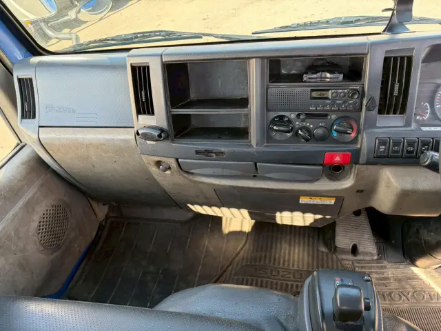 いすゞ エルフ BKG-NKR85AD(2WD)の写真48