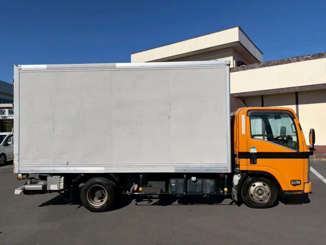 いすゞ エルフ BKG-NMR85AN(2WD)の写真6