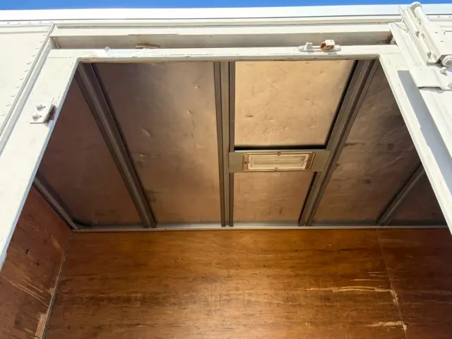 いすゞ エルフ BKG-NMR85AN(2WD)の写真8