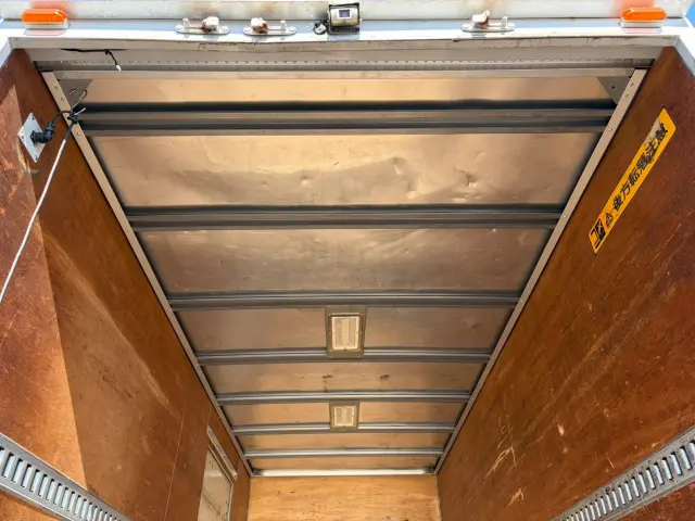 いすゞ エルフ BKG-NMR85AN(2WD)の写真14