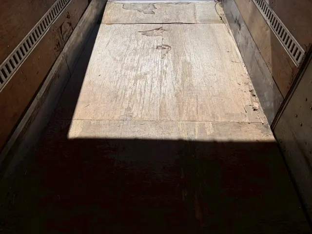 いすゞ エルフ BKG-NMR85AN(2WD)の写真15