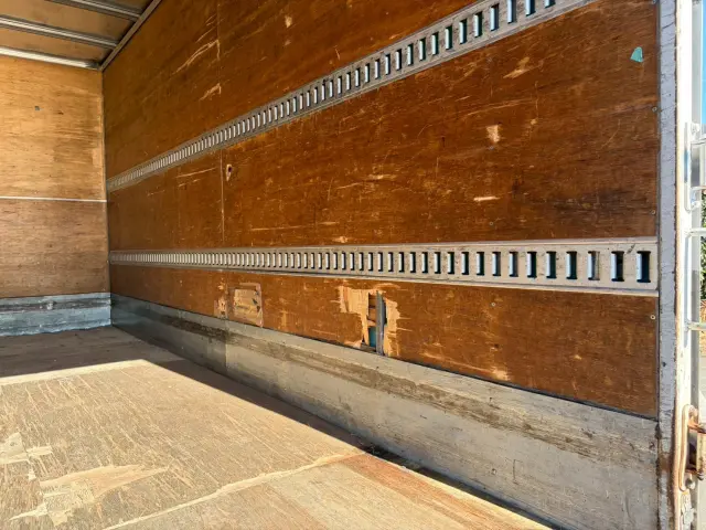 いすゞ エルフ BKG-NMR85AN(2WD)の写真17