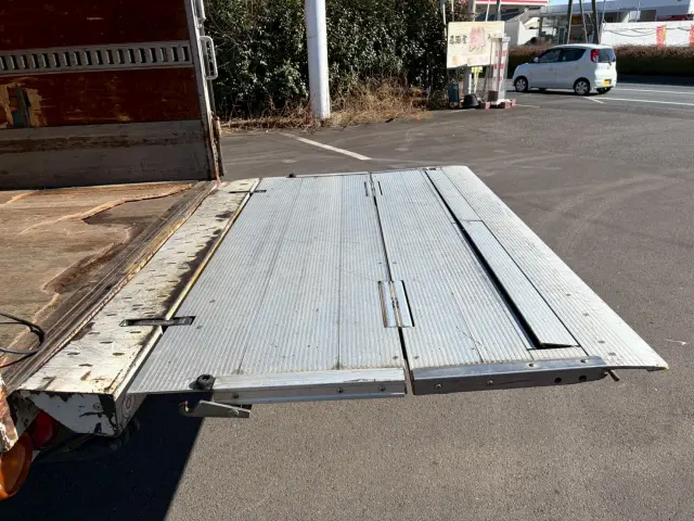 いすゞ エルフ BKG-NMR85AN(2WD)の写真24