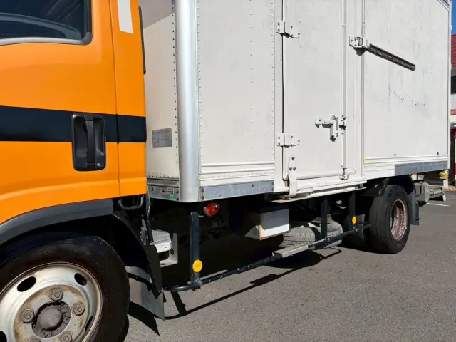 いすゞ エルフ BKG-NMR85AN(2WD)の写真26