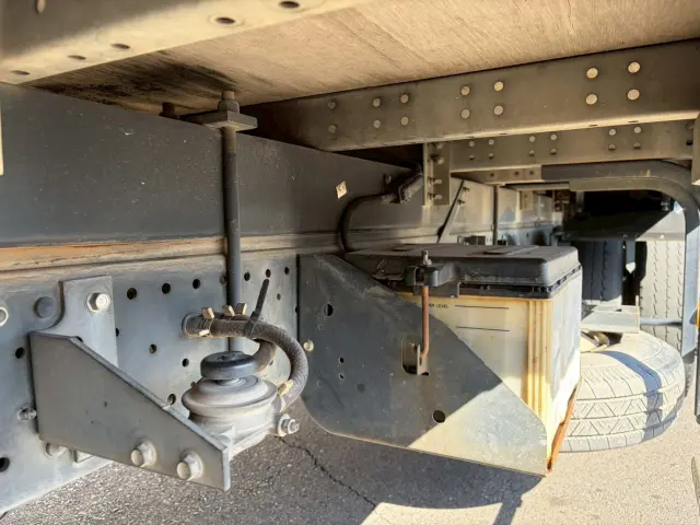 いすゞ エルフ BKG-NMR85AN(2WD)の写真27