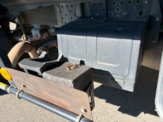 いすゞ エルフ BKG-NMR85AN(2WD)の写真36