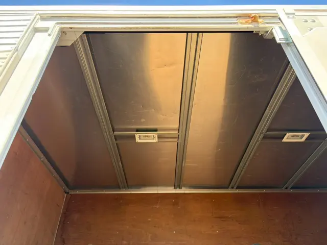 いすゞ エルフ BKG-NPR85AN(2WD)の写真8