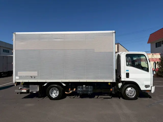 いすゞ エルフ BKG-NPR85AN(2WD)の写真10