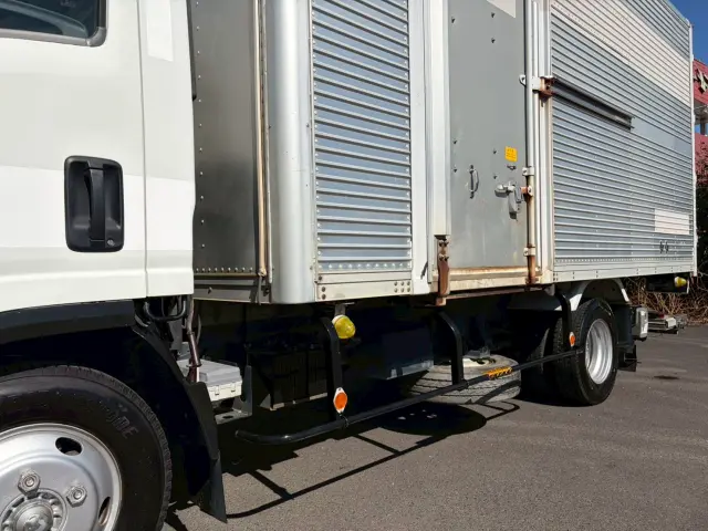 いすゞ エルフ BKG-NPR85AN(2WD)の写真16