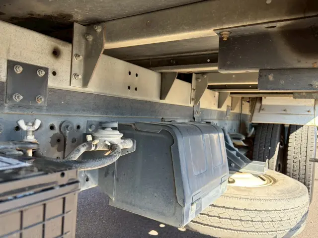 いすゞ エルフ BKG-NPR85AN(2WD)の写真17