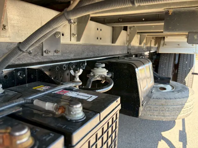 いすゞ エルフ BKG-NPR85AN(2WD)の写真18