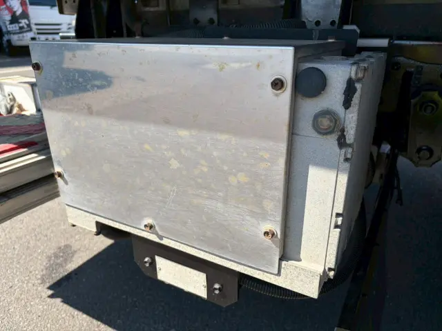 いすゞ エルフ BKG-NPR85AN(2WD)の写真31
