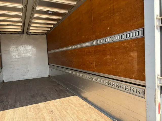 いすゞ フォワード TKG-FRR90S2(2WD)の写真16