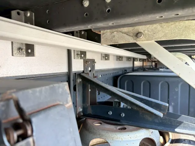 いすゞ フォワード TKG-FRR90S2(2WD)の写真18