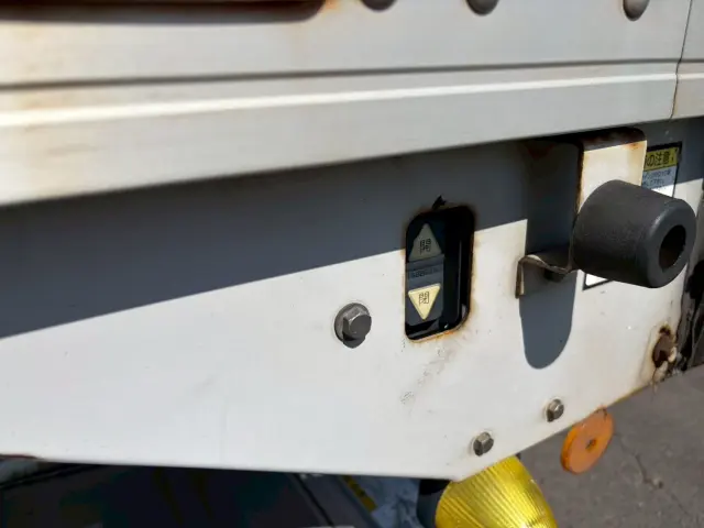 いすゞ フォワード TKG-FRR90S2(2WD)の写真23