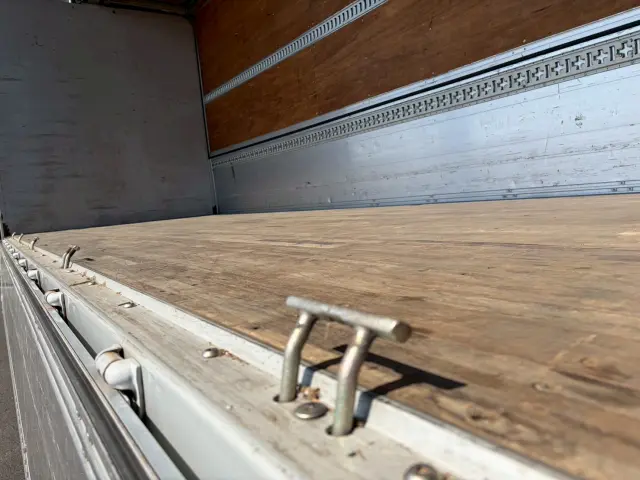 いすゞ フォワード TKG-FRR90S2(2WD)の写真24