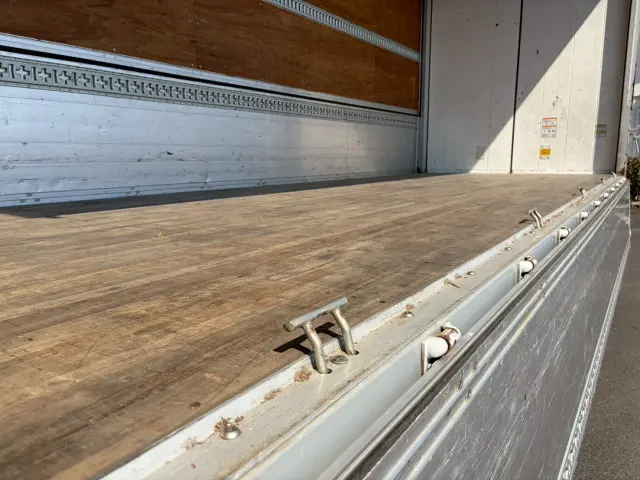 いすゞ フォワード TKG-FRR90S2(2WD)の写真25