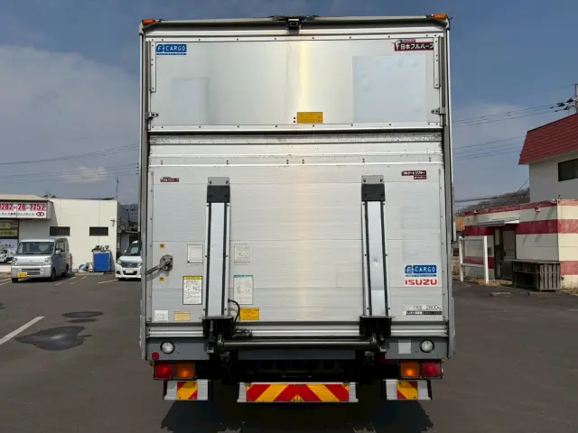 いすゞ フォワード TKG-FRR90T2(2WD)の写真9