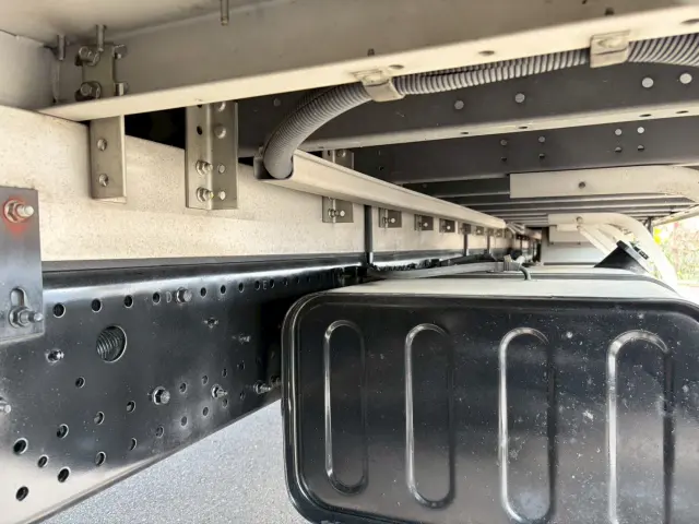 いすゞ フォワード TKG-FRR90T2(2WD)の写真15