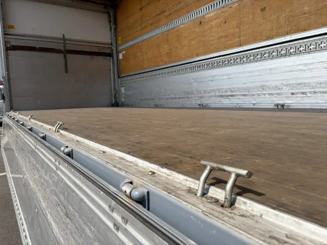 いすゞ フォワード TKG-FRR90T2(2WD)の写真32